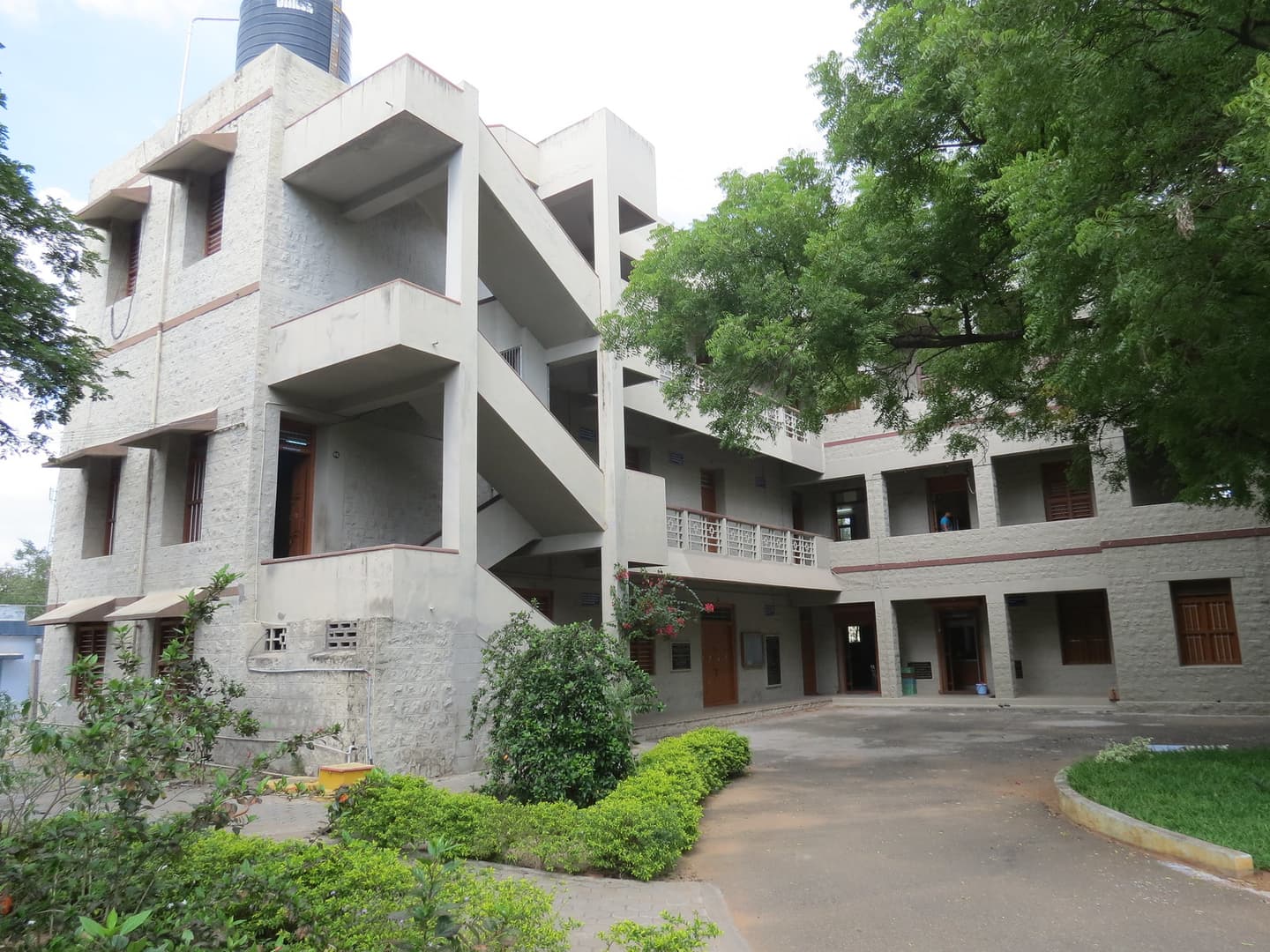 Sri Ramakrishna Mission Vidyalaya College of Education-image