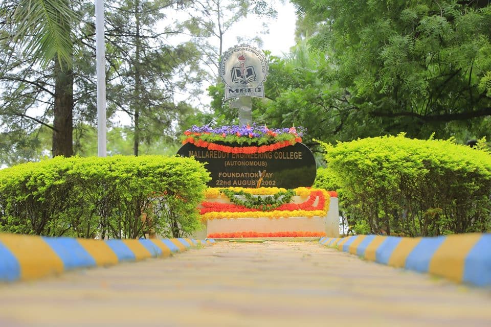 Malla Reddy Engineering College-image