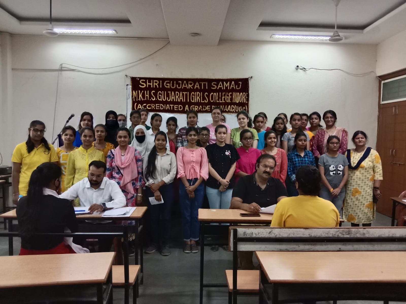 Matushri Kankuben Hirachand Sanghvi Gujarati Girls College-image