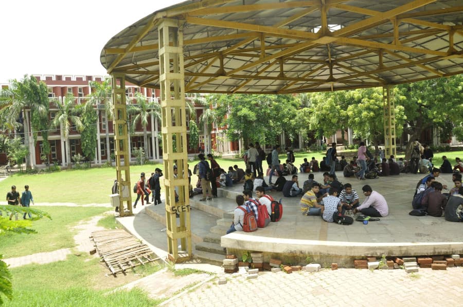 Sarvajanik College of Engineering and Technology-image