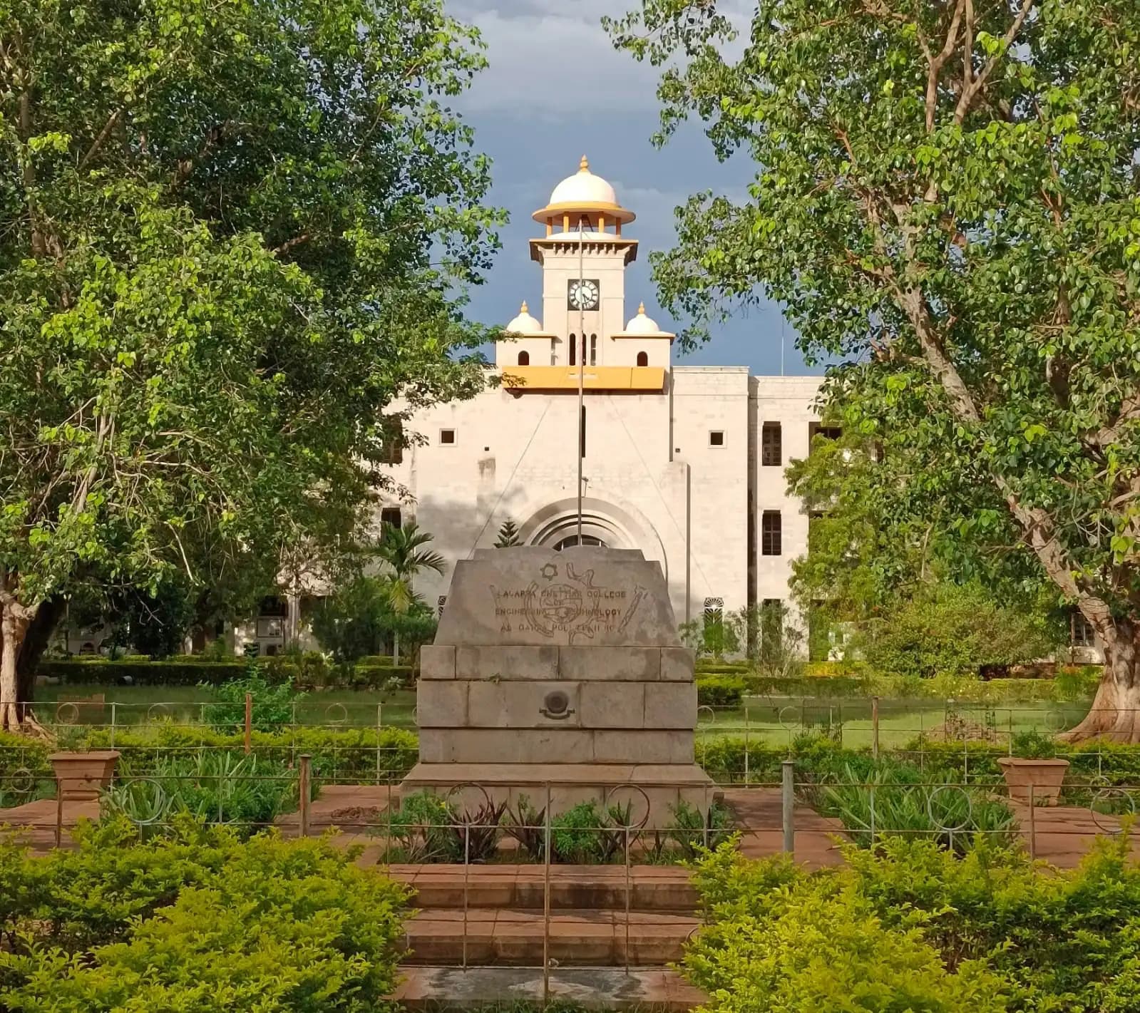 Alagappa Chettiar College of Engineering and Technology-image