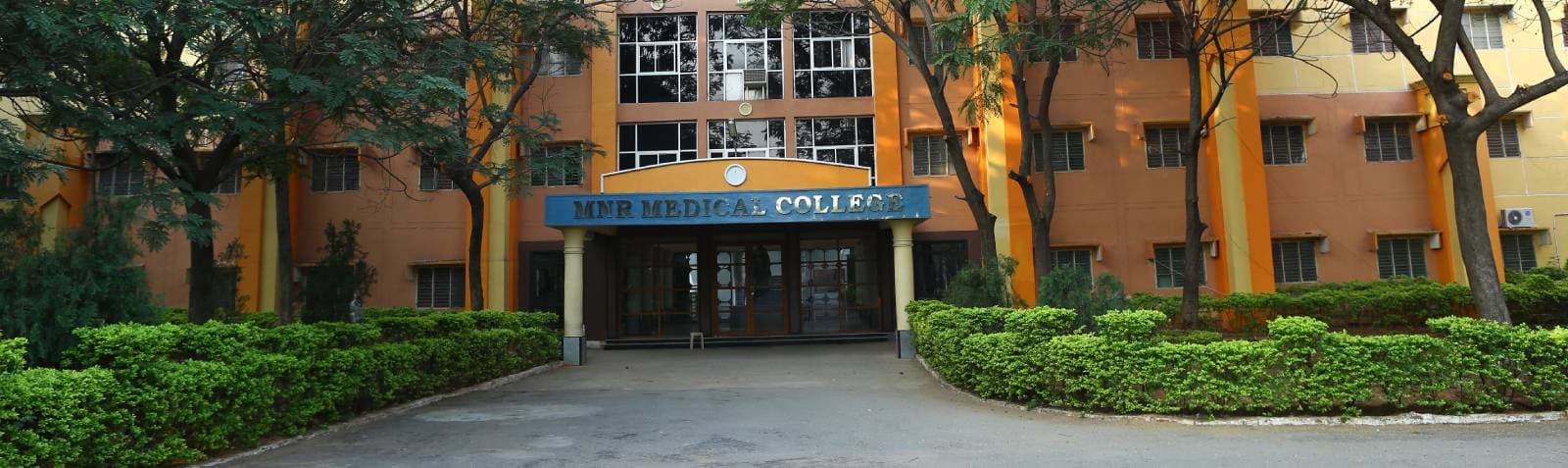 MNR Medical College and Hospital-image