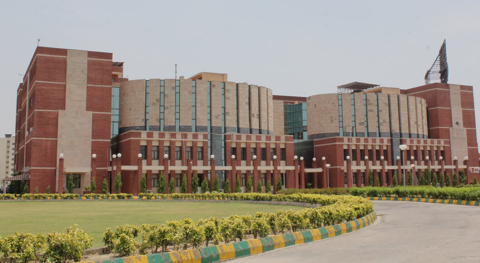 Amity School of Engineering-image