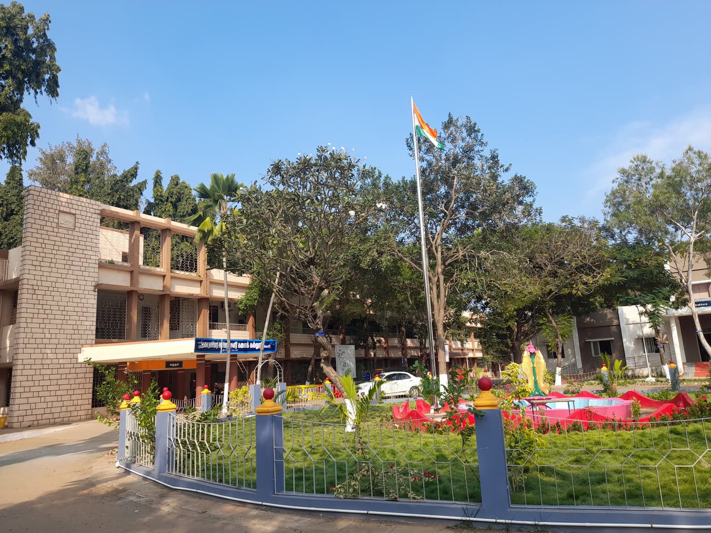 Kunthavai Naacchiyar Government Arts College for Women-image