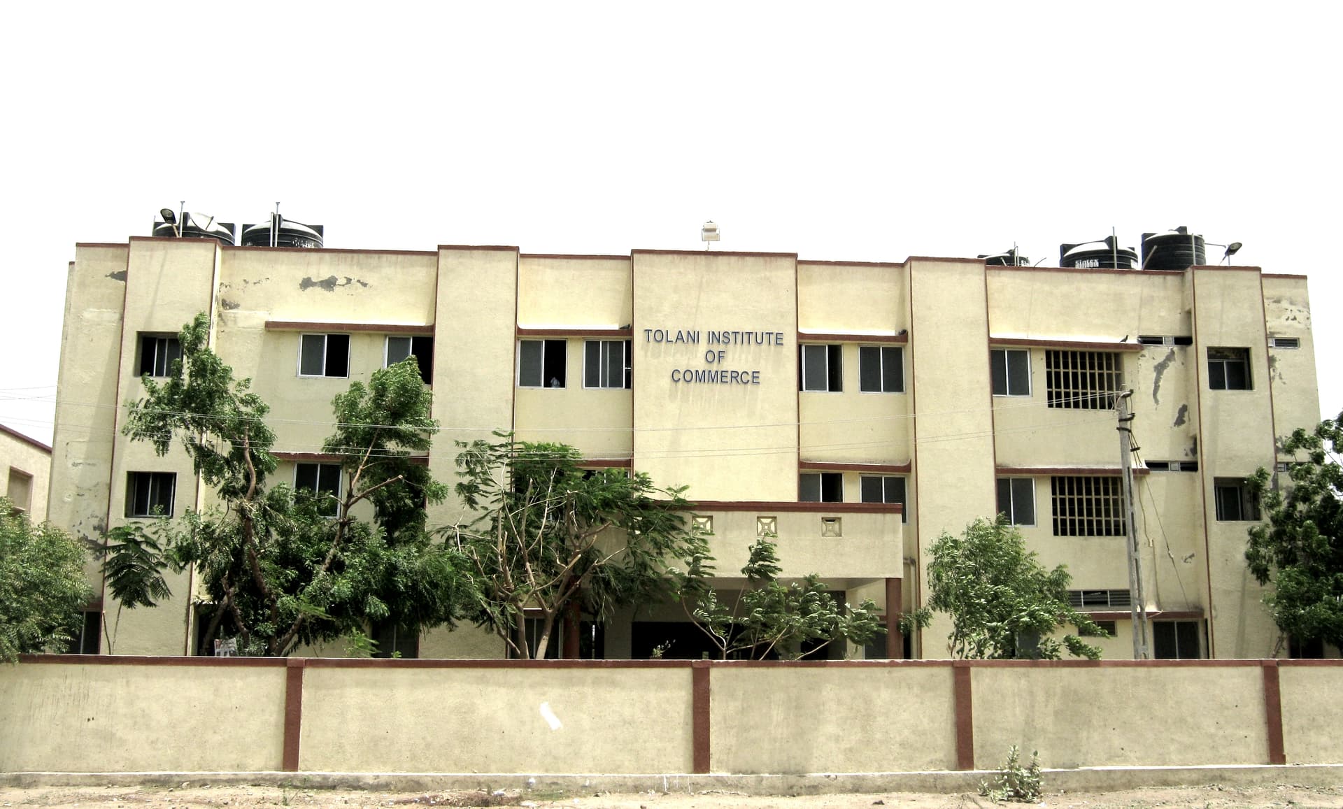 Tolani Commerce College-image