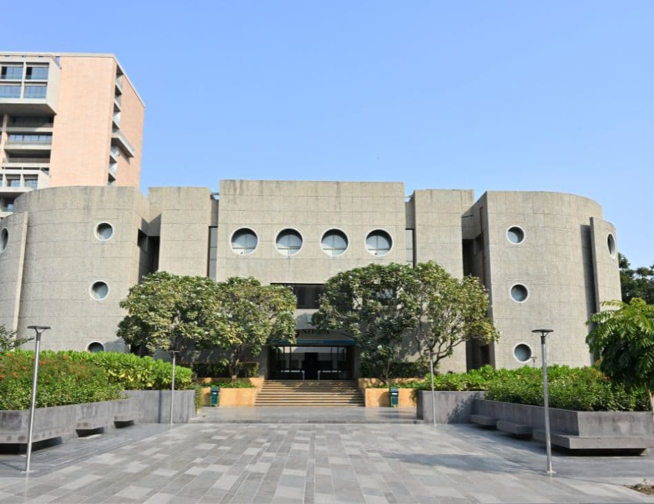 Institute of Law, Nirma University-image
