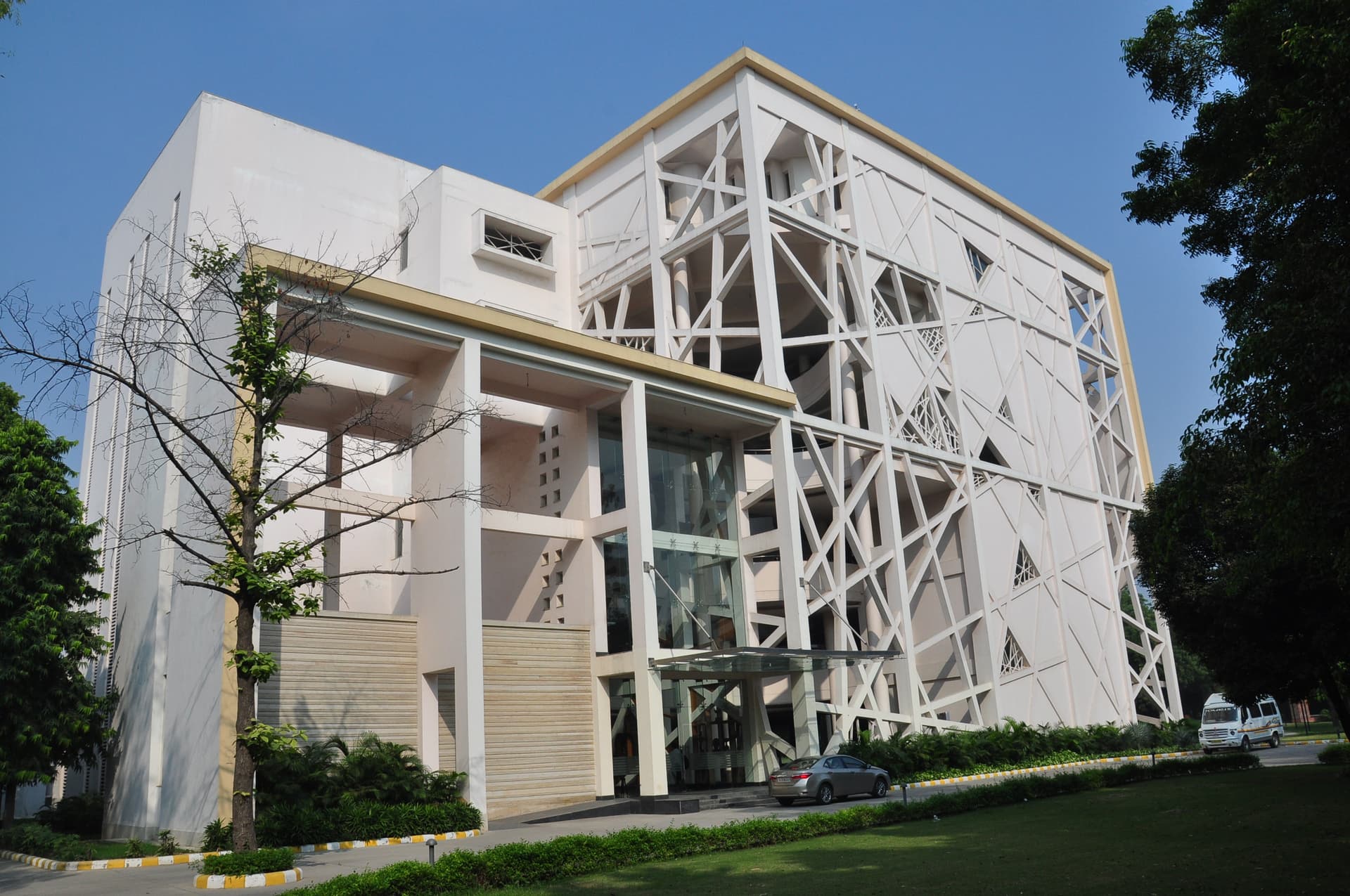 Institute of Management Technology-image