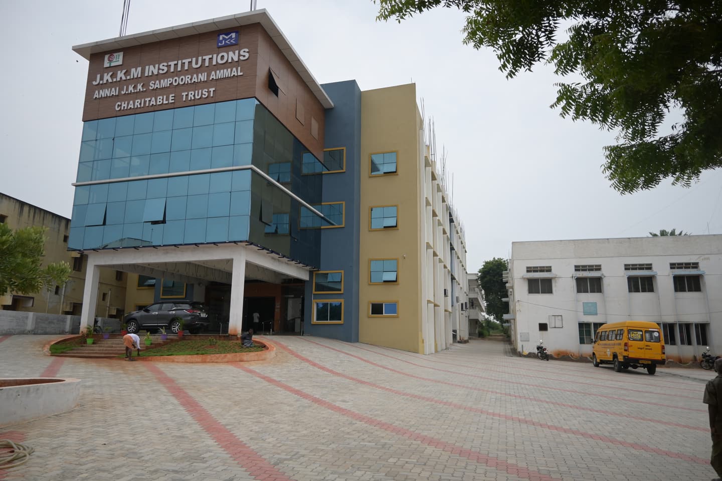 Annai JKK Sampoorani Ammal College of Nursing-logo