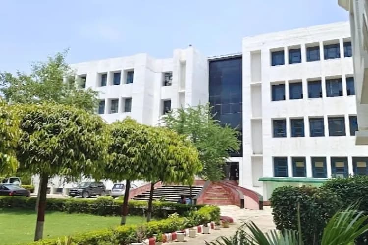 HIMT Pharmacy College-gallery-image-2