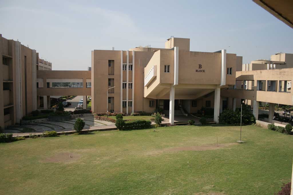 Surat Municipal Institute of Medical Education & Research-image