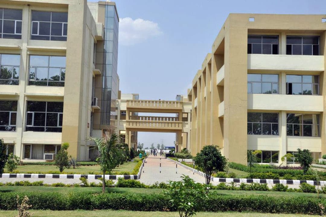 Bahra Institute of Pharmacy-image