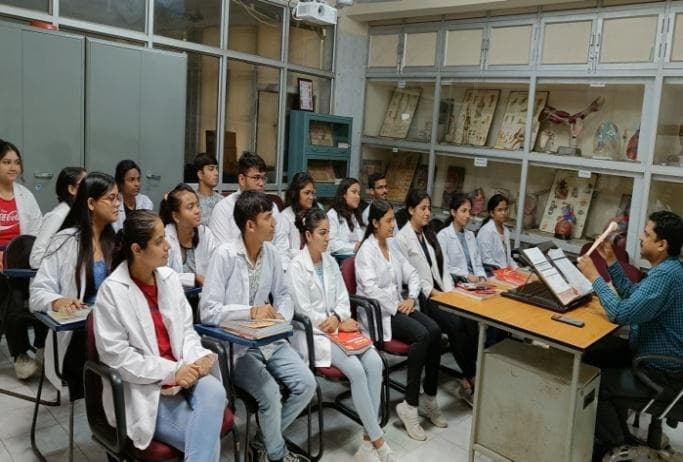 Dr. B.R. Sur College-image