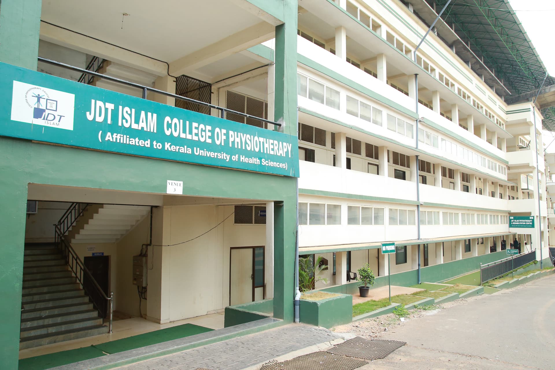 JDT Islam College of Physiotherapy-image