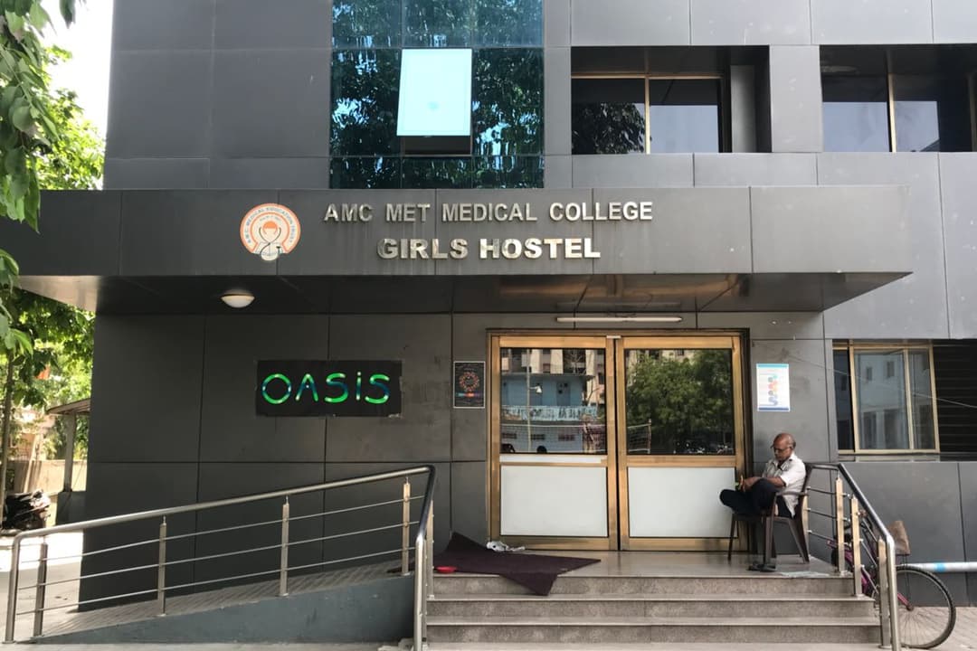 AMC MET Nursing College-image