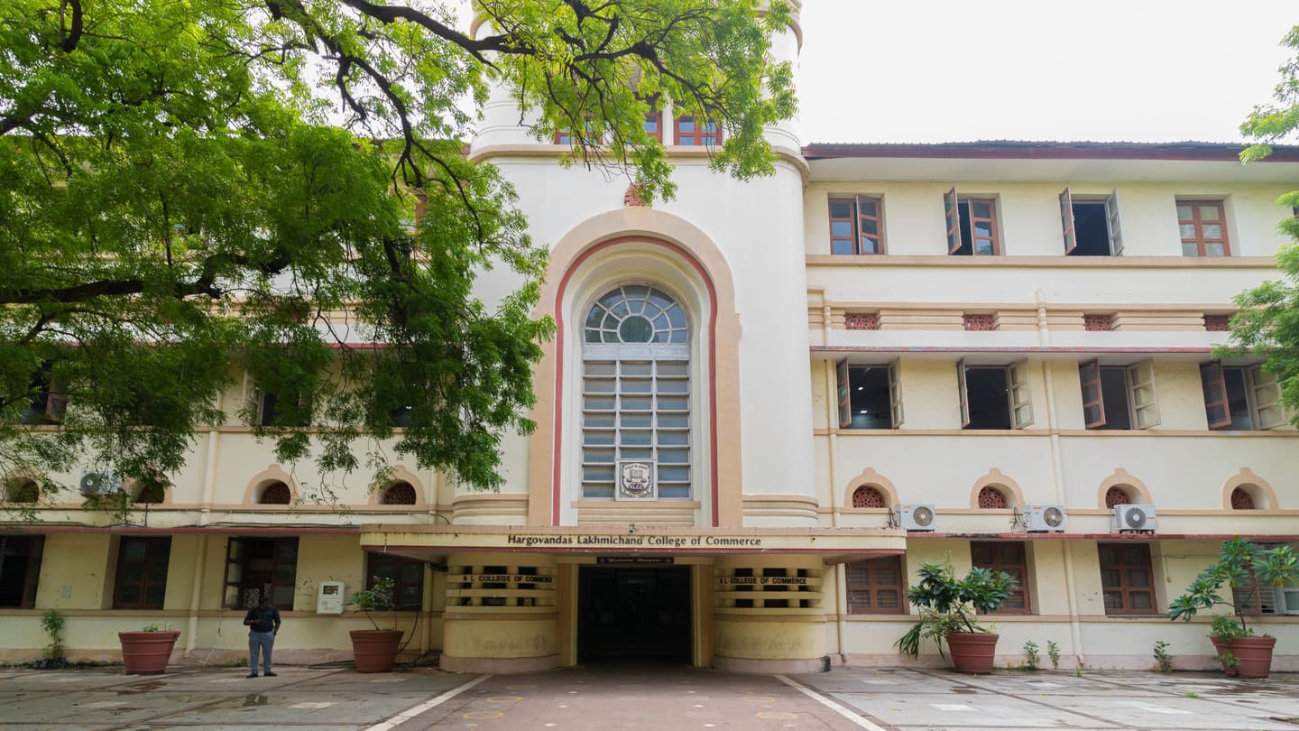 HL College of Commerce-image