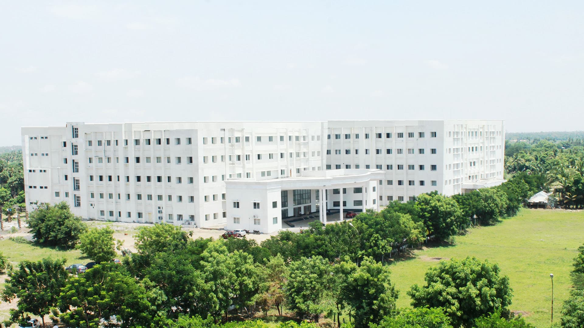 SRM Trichy Arts and Science College-image