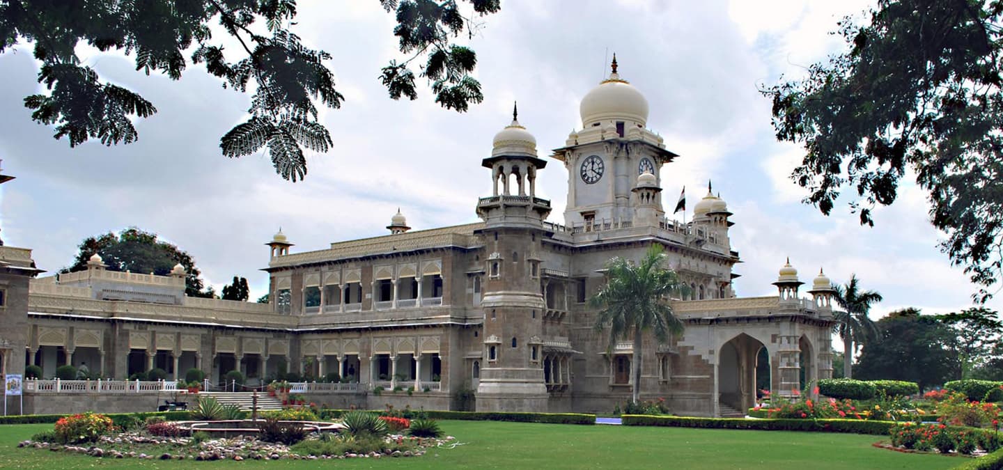 Daly College of Business Management-image