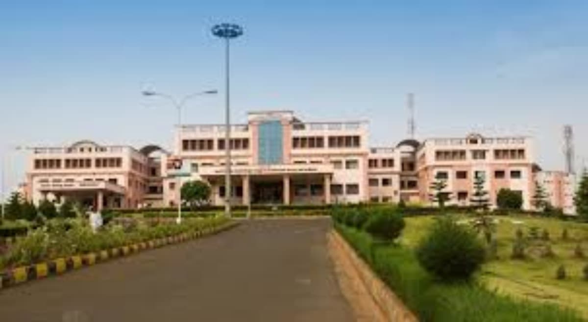 Basaveshwara Veerashaiva Vidya Vardhaka Sangha's S. Nijalingappa Medical College and Hanagal Shree Kumareshwar Hospital and Research Centre-image