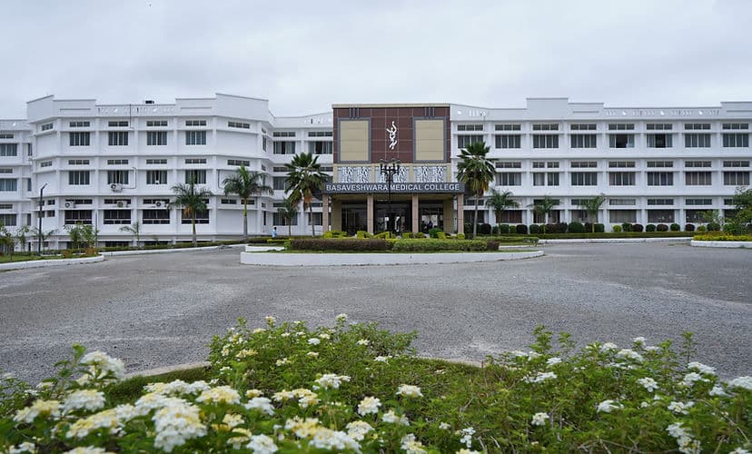 Basaveshwara Medical College and Hospital-image