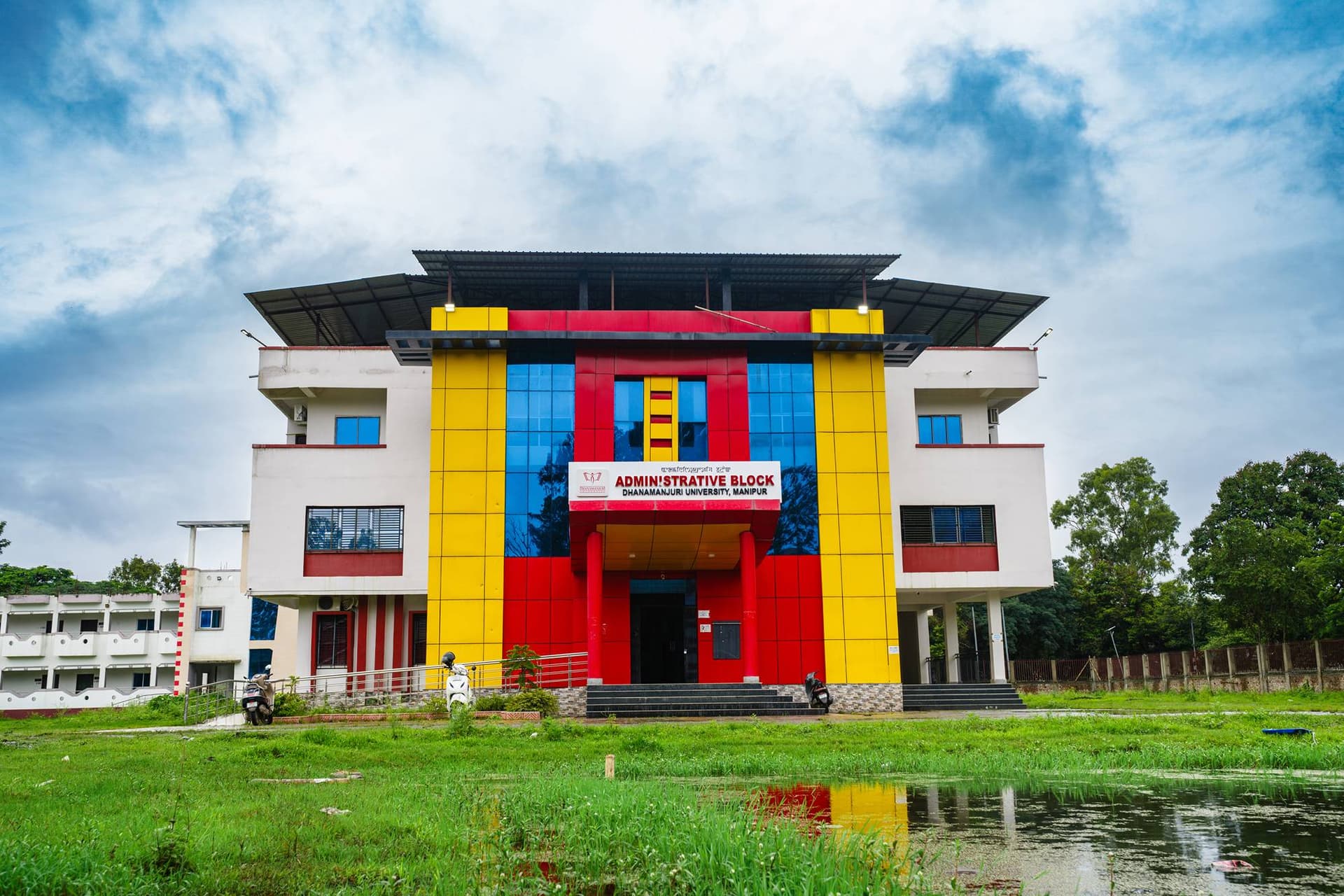 DM College of Arts-image