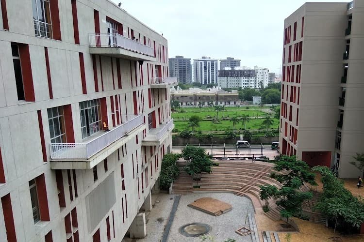 Navrachana University-image
