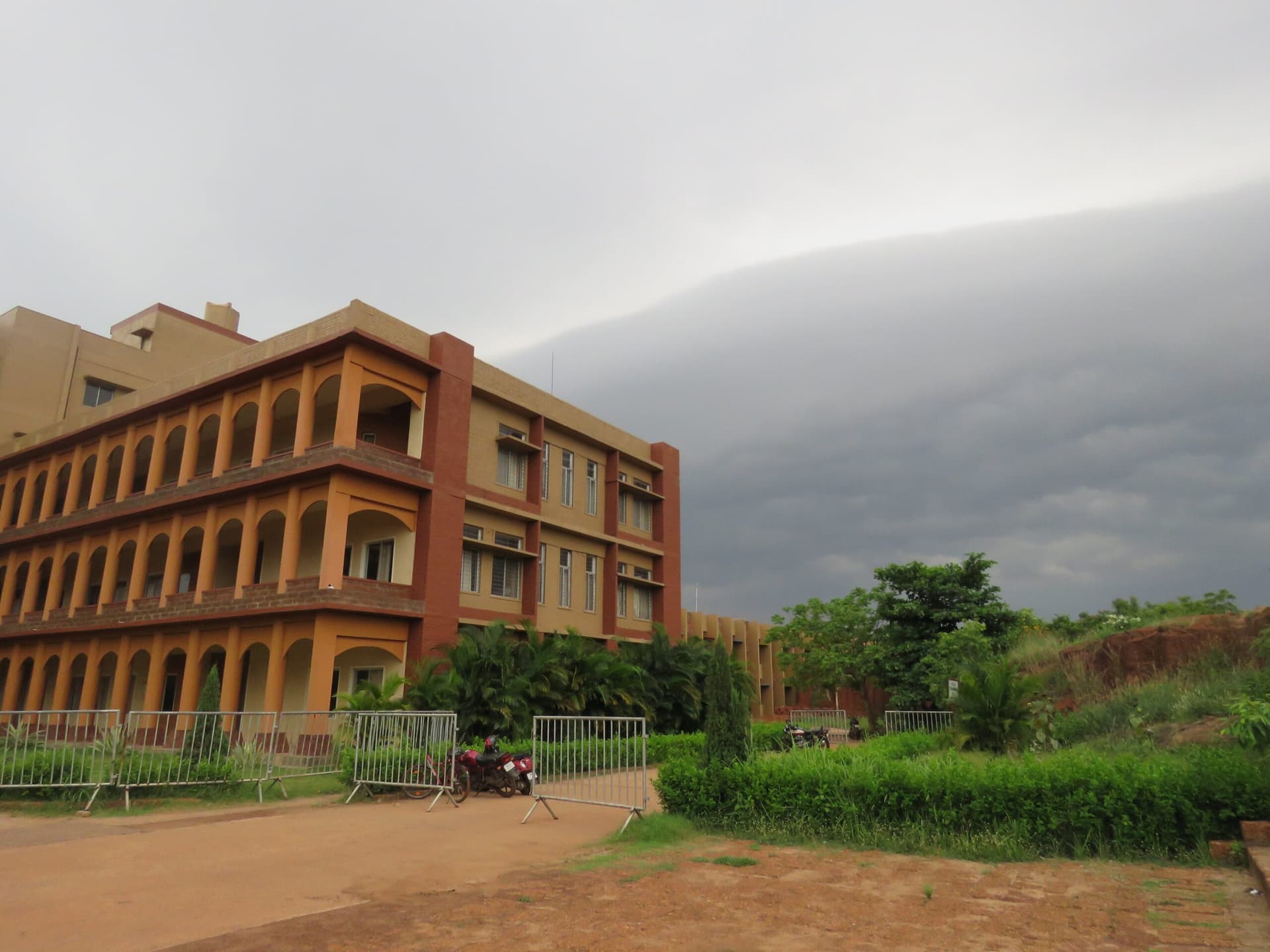 Sri Sri University-image