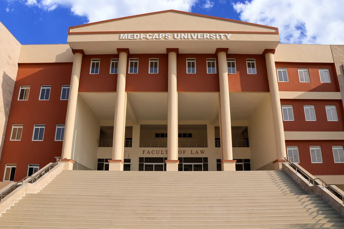 MediCaps University-image