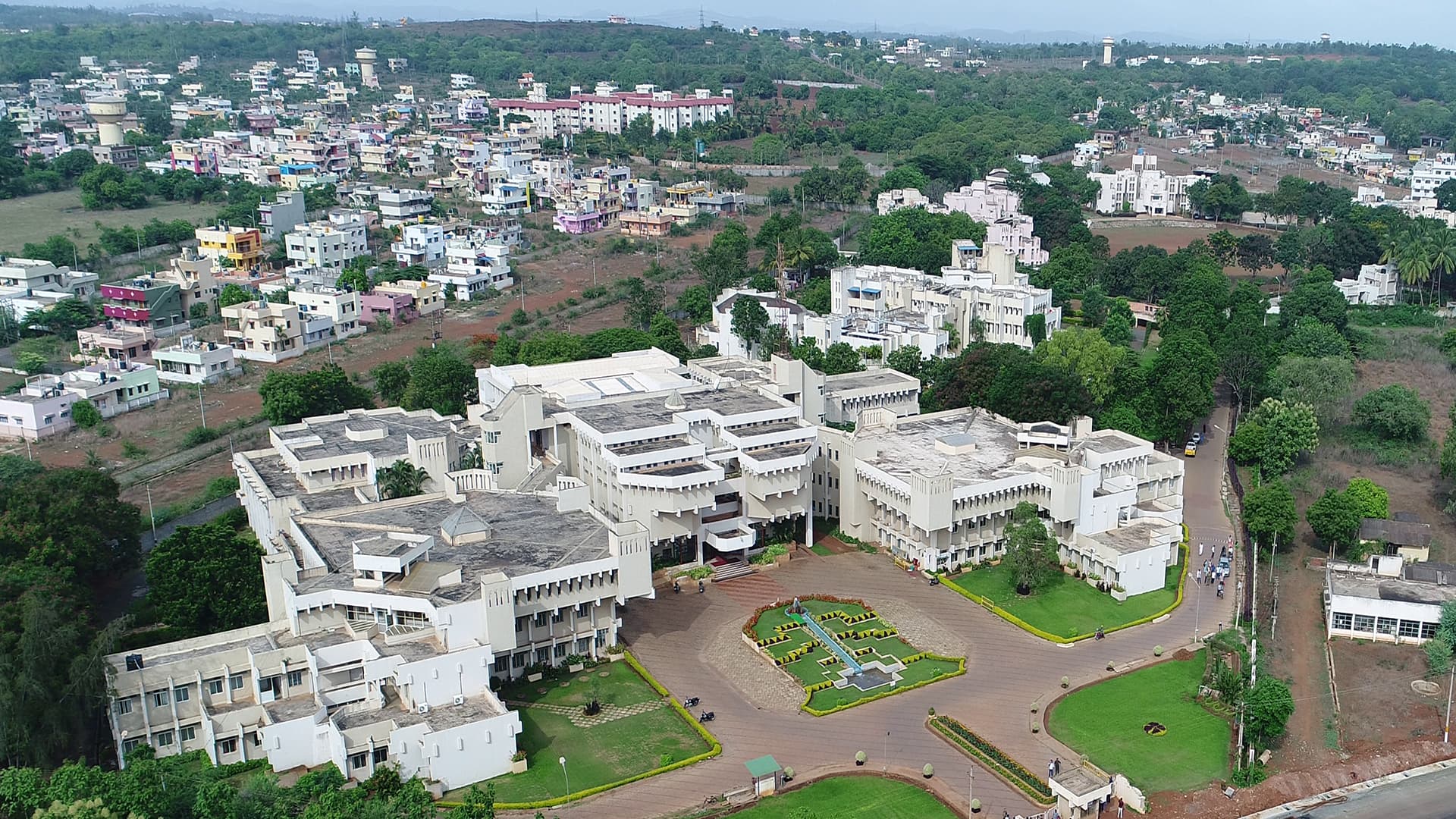 Shri Dharmasthala Manjunatheshwara University-image