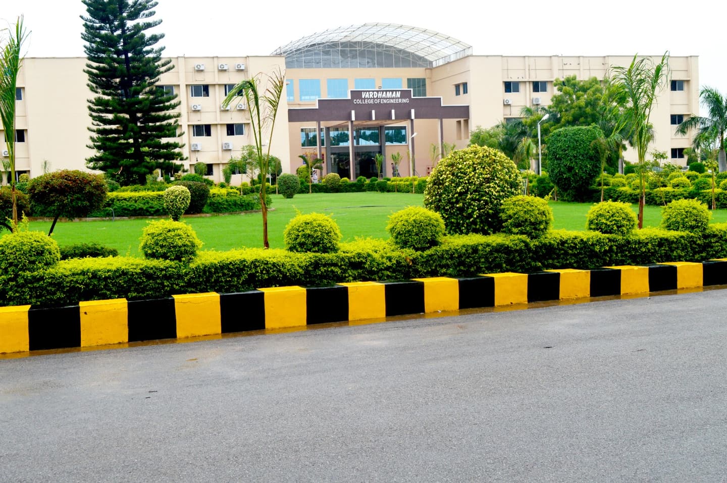 Vardhaman College of Engineering-image