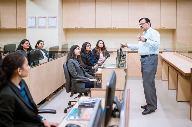 Shobhaben Pratapbhai Patel School Of Pharmacy & Technology Management-gallery-image-4