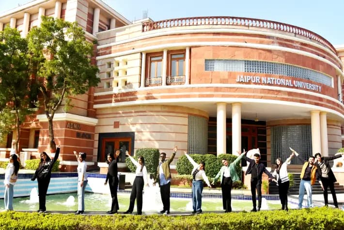 Jaipur National University, School of Pharmaceutical Science-gallery-image-3