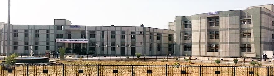 University College of Engineering and Technology-image