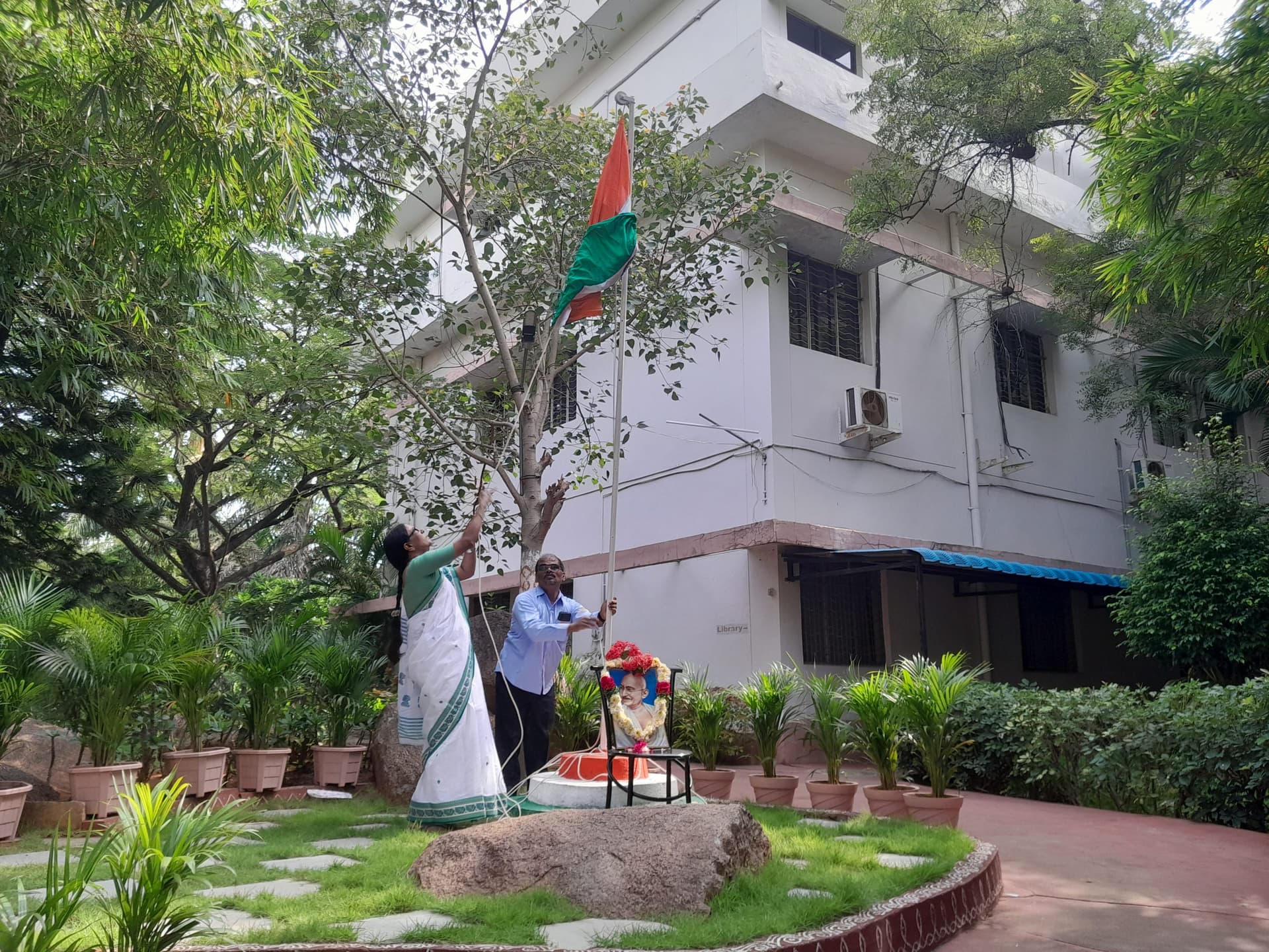 The Centre for Economic and Social Studies-image