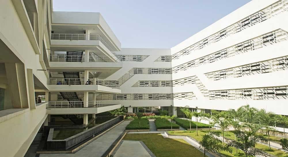 JRE School of Management-gallery-image-2