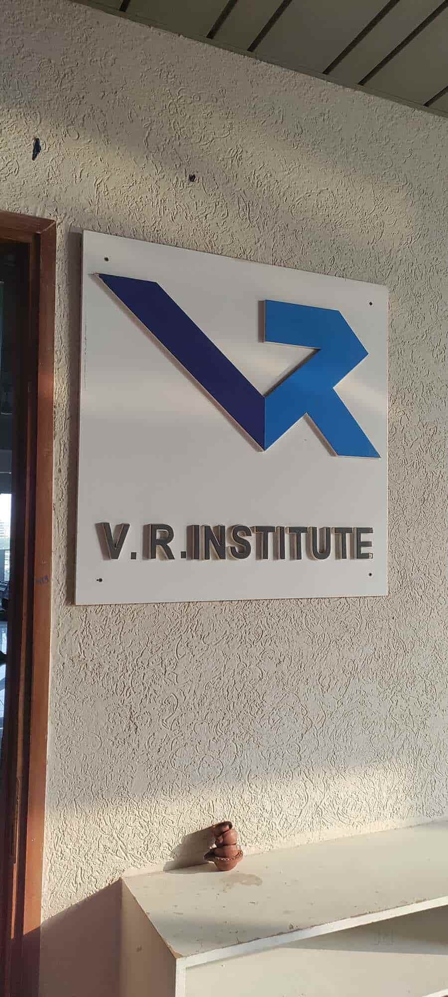 VR Institute of Journalism and Mass Communication-logo
