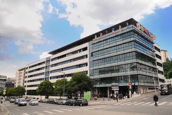 IDRAC Business School-gallery-image-2