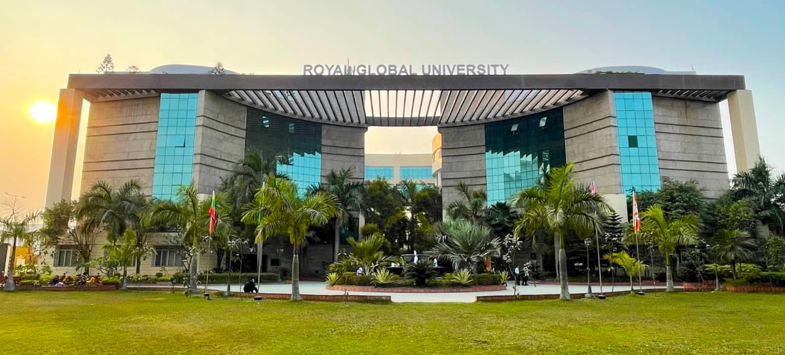 Royal School of Commerce-image