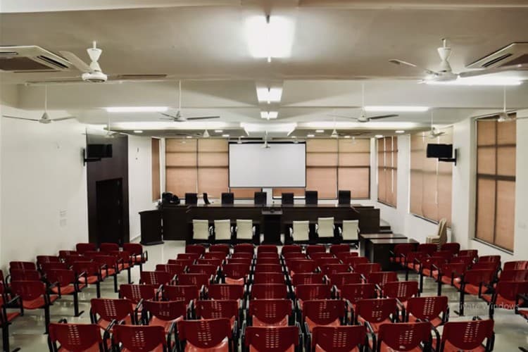 L J School of Planning-image