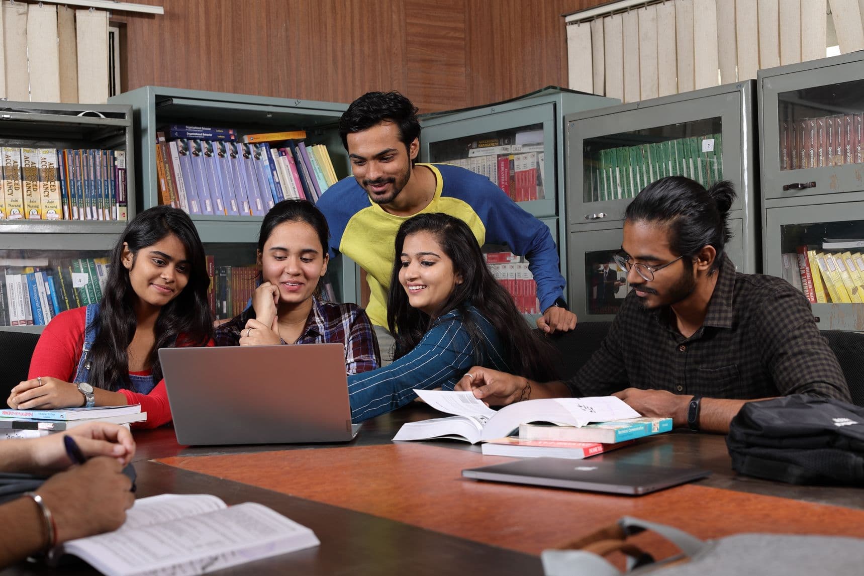 Roots College of Visual Arts-image