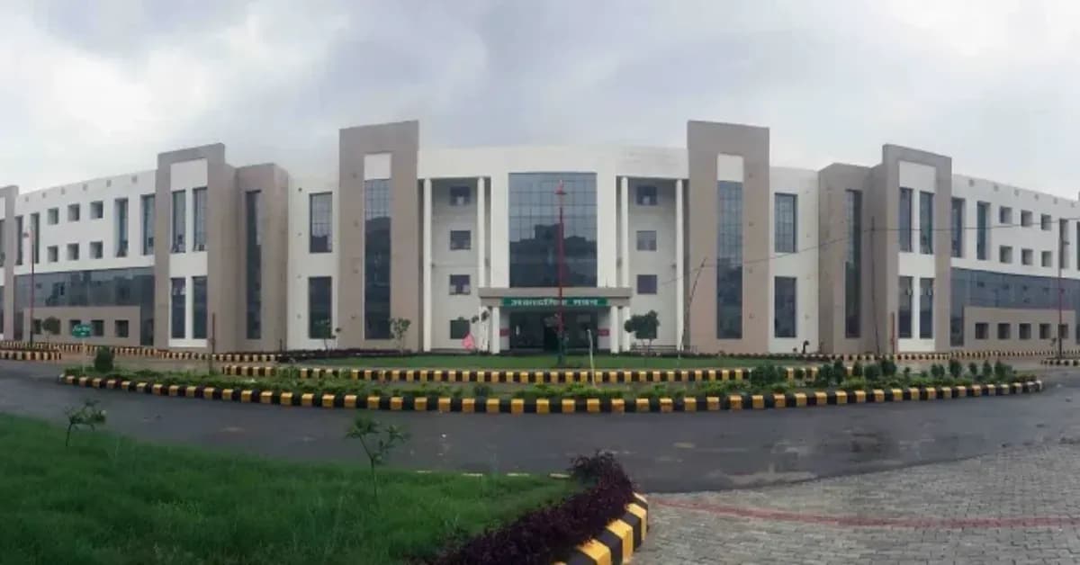 Government Medical College Banda-image
