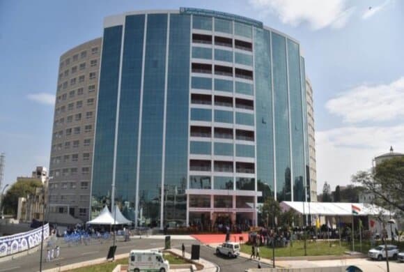 Bowring and Lady Curzon Medical College & Research Institute-gallery-image-1