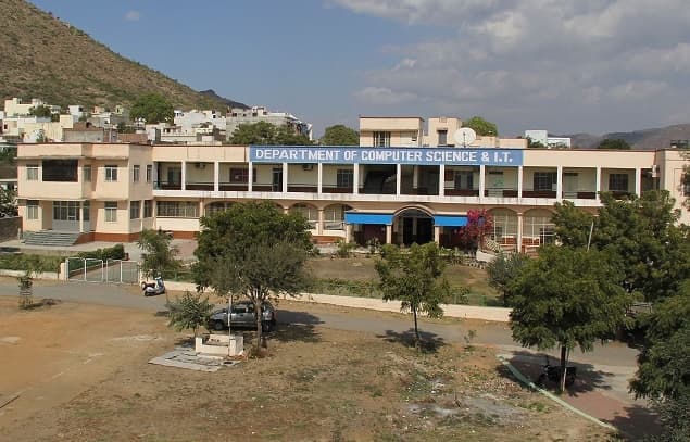 Janardan Rai Nagar Rajasthan Vidyapeeth, Department of Computer Science and Information Technology-gallery-image-1