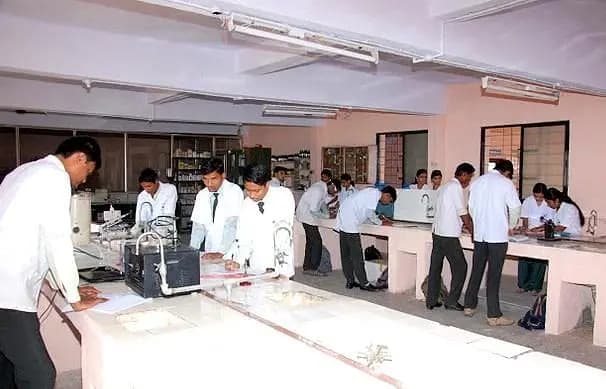 Dhule Charitable Society's Institute of Pharmacy-gallery-image-3