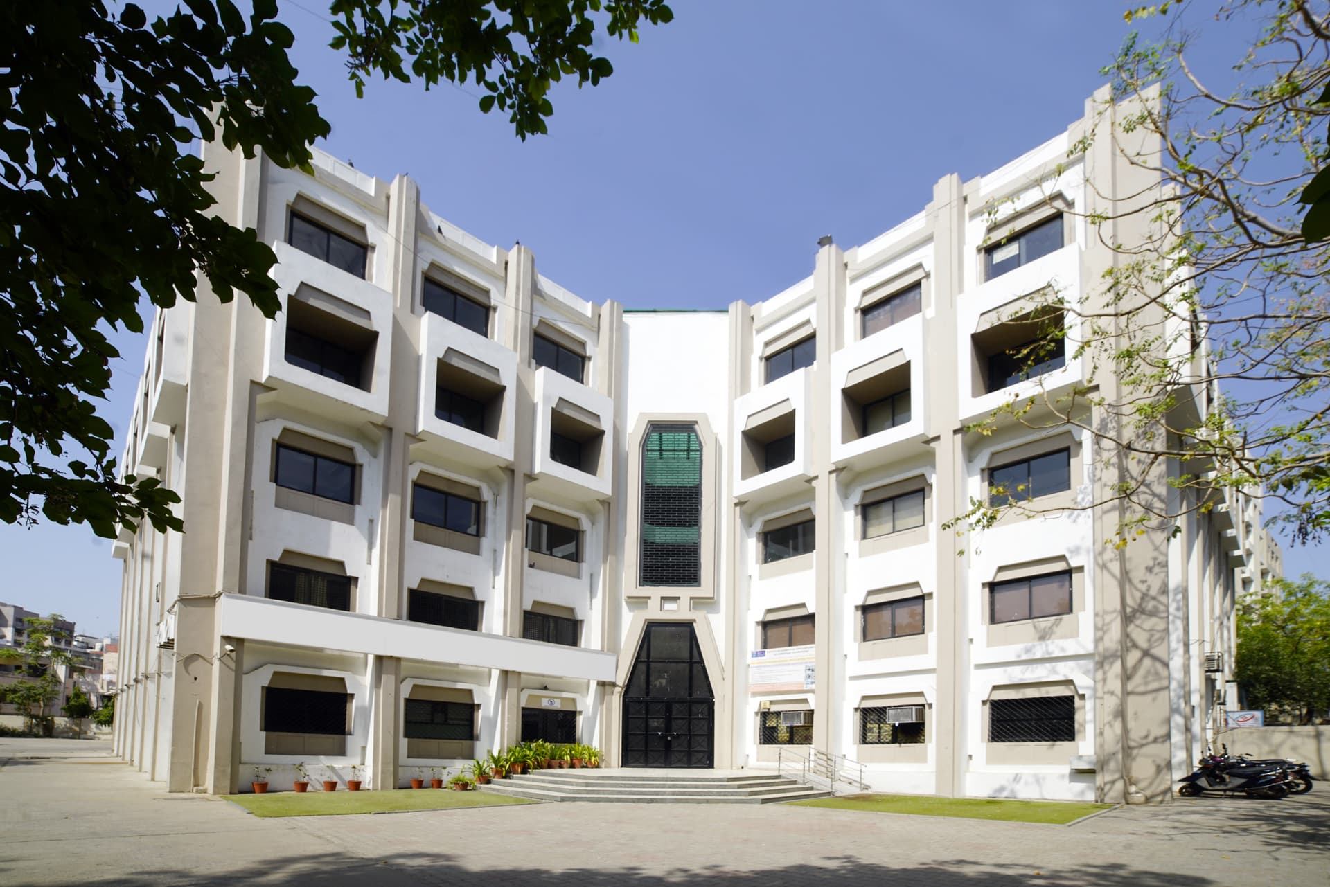 GLS Institute of Computer Application