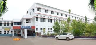 Balwant College, Vita-gallery-image-0