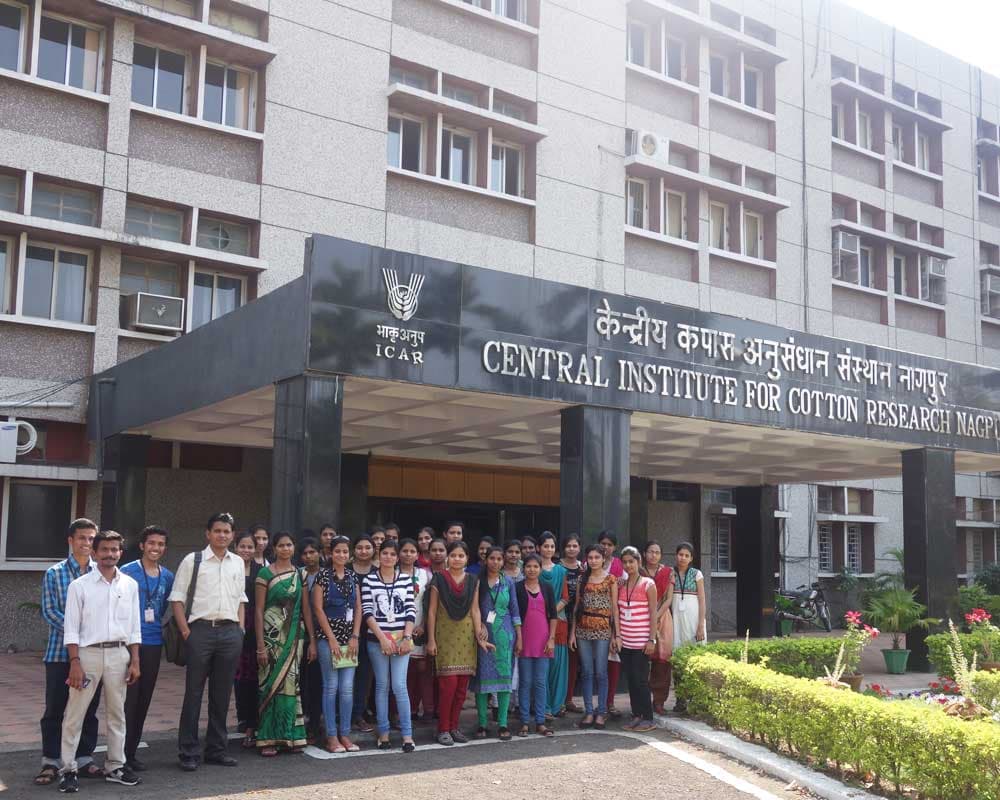 Dhote Bandhu Science College-image