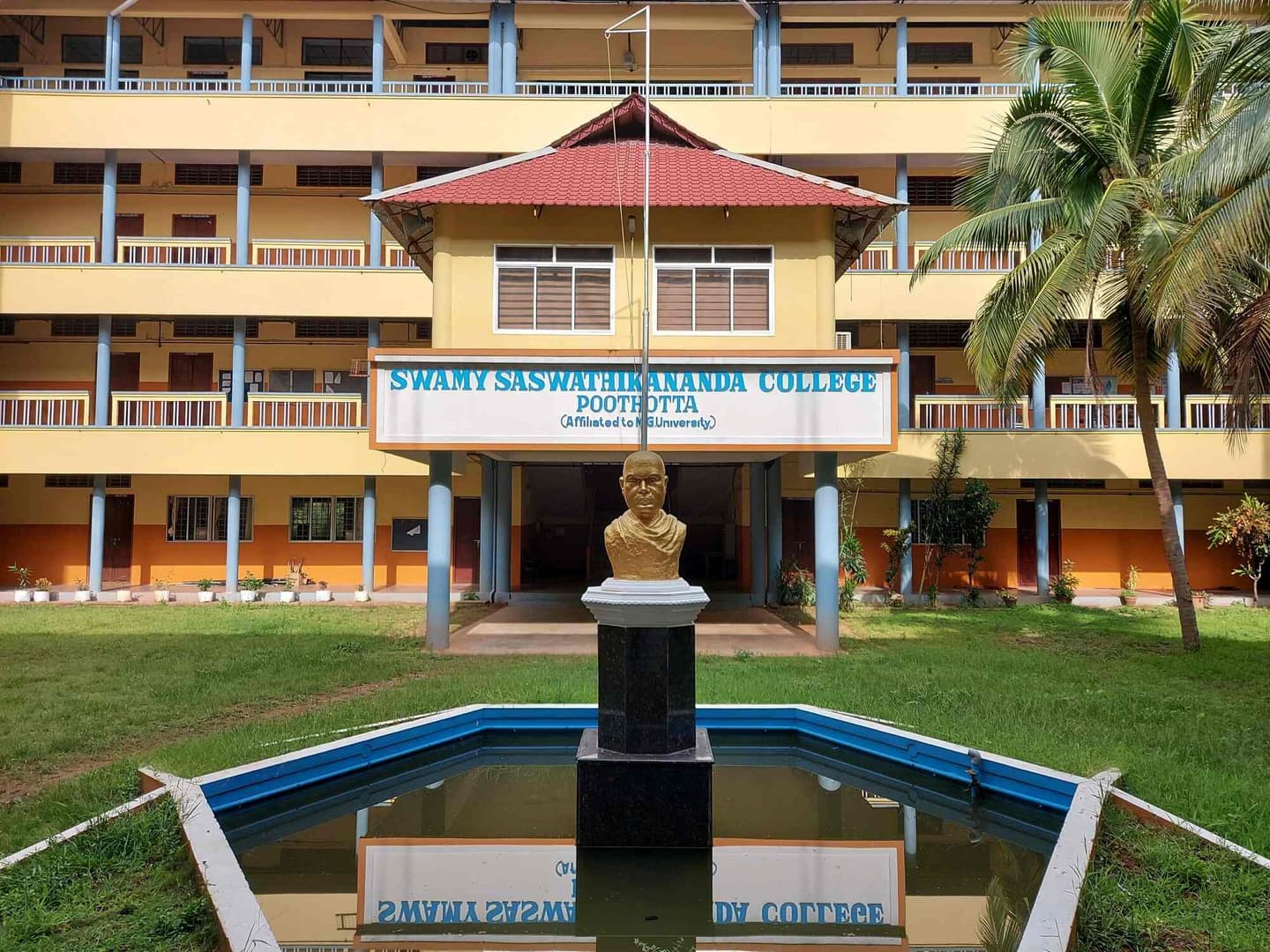 Swamy Saswathikananda College Poothotta-image