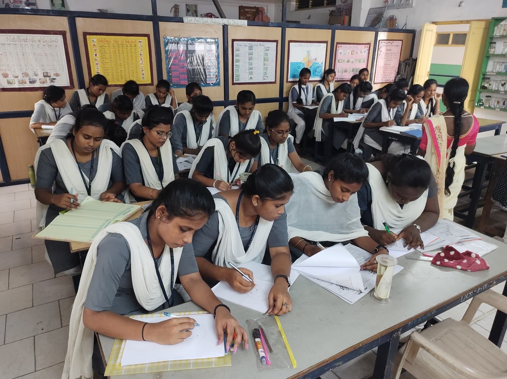 MVR Degree College-image