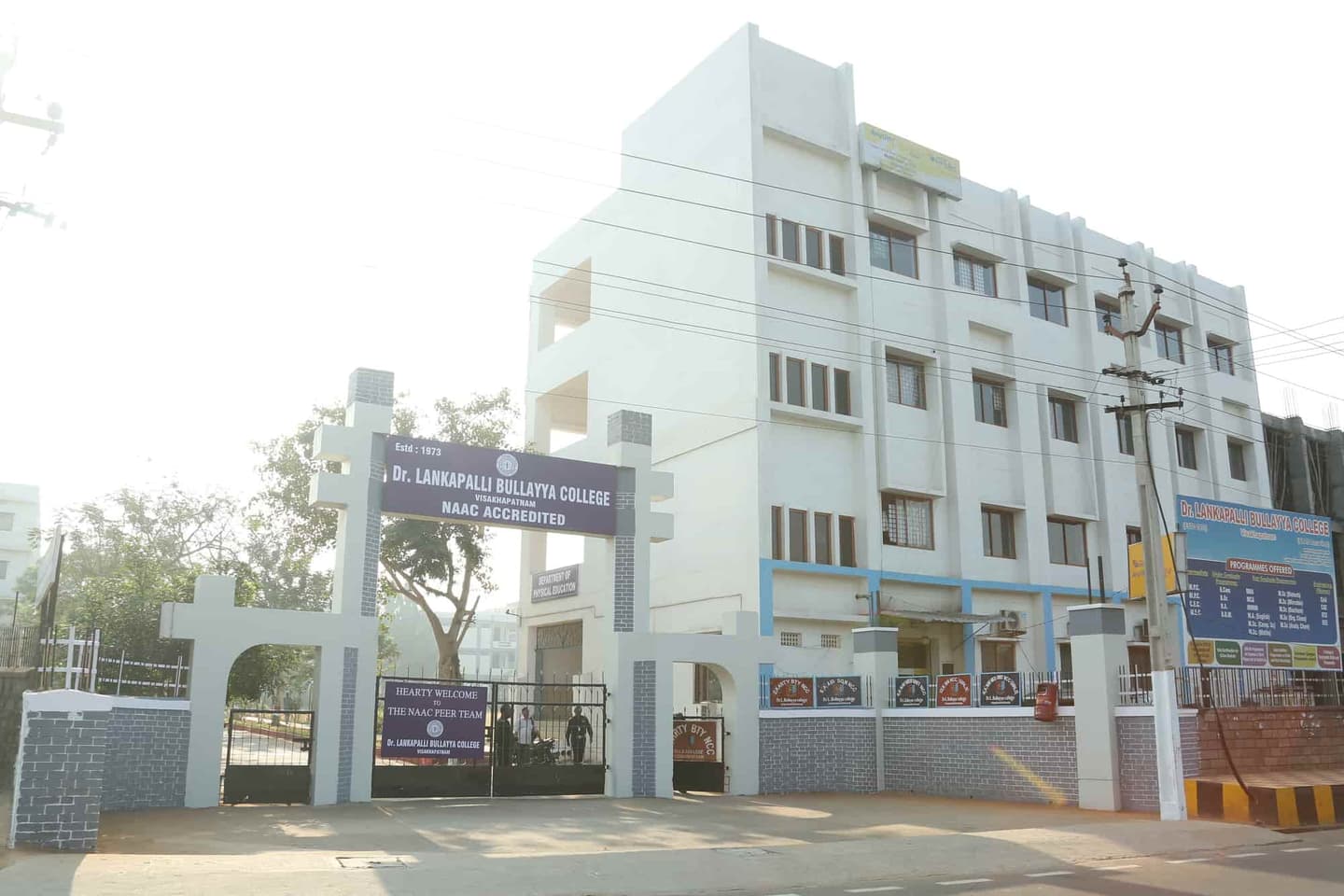Dr. Lankapalli Bullayya College-image