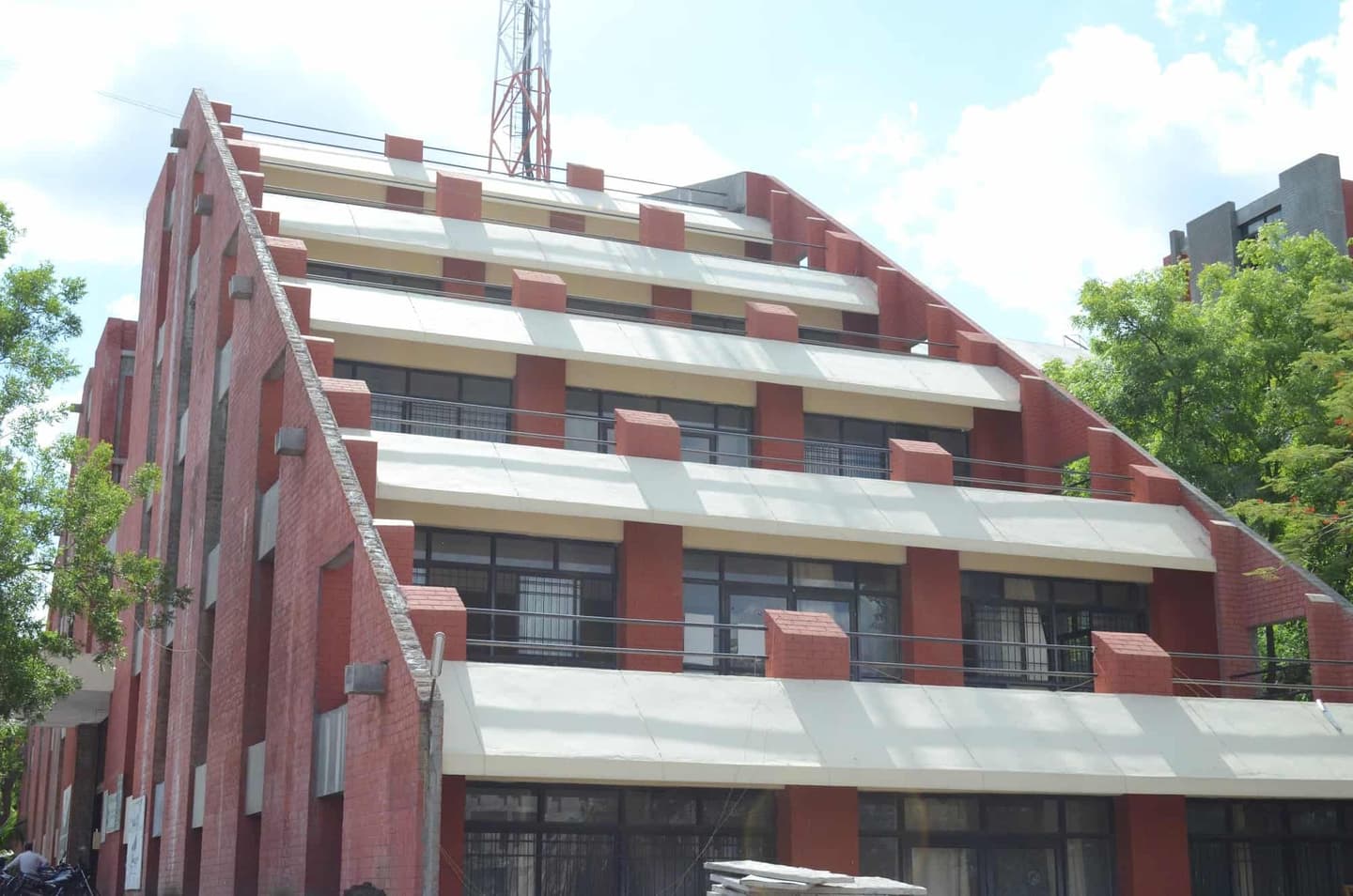 Rajiv Gandhi College of Pharmacy-image